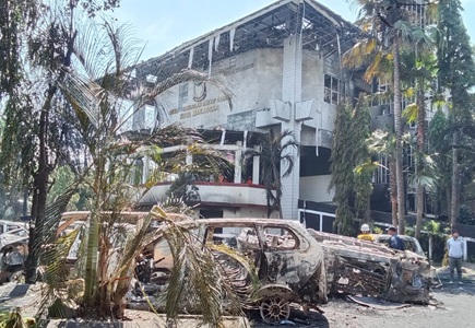 BPBD Rilis 67 Mobil Hangus Terbakar di Kantor DPRD Makassar