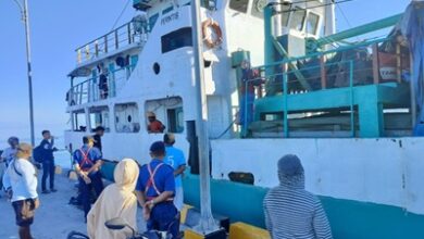 27 Orang Penumpang Diberangkatkan Via KM Anugerah Abadi 01