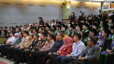 Wali Kota Makassar Sampaikan Pesan ke Ratusan Wusudawan pada Wisuda Perdana UC Makassar