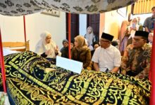 Aliyah Mustika Ilham dan Ilham Arief Sirajuddin Melayat Almarhum H. Andi Chaerul Andi Tau Sosok Teladan yang Mengabdi untuk Makassar