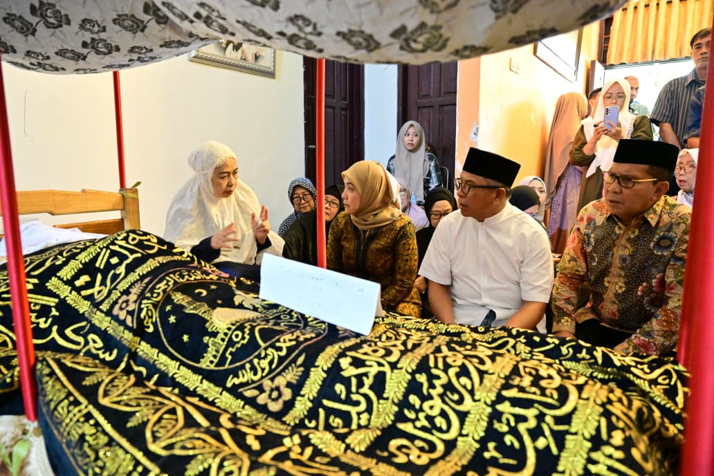 Aliyah Mustika Ilham dan Ilham Arief Sirajuddin Melayat Almarhum H. Andi Chaerul Andi Tau Sosok Teladan yang Mengabdi untuk Makassar