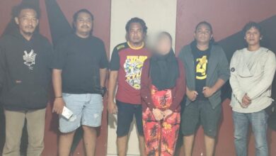 Gelapkan Uang Toko Buat Judi Online Seorang Perempuan Diamankan Tim Opsnal Polsek Kota