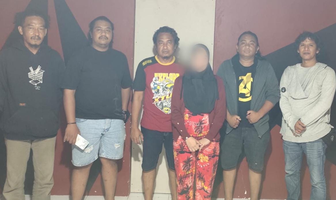 Gelapkan Uang Toko Buat Judi Online Seorang Perempuan Diamankan Tim Opsnal Polsek Kota