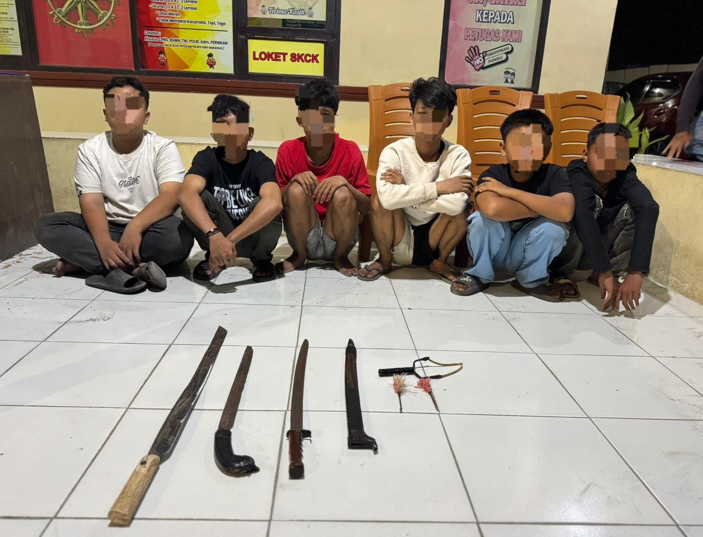 KRYD Polsek Manggala: 6 Remaja ‘Pesta Miras’ di TPU Borong Diamankan Bersama Sajam