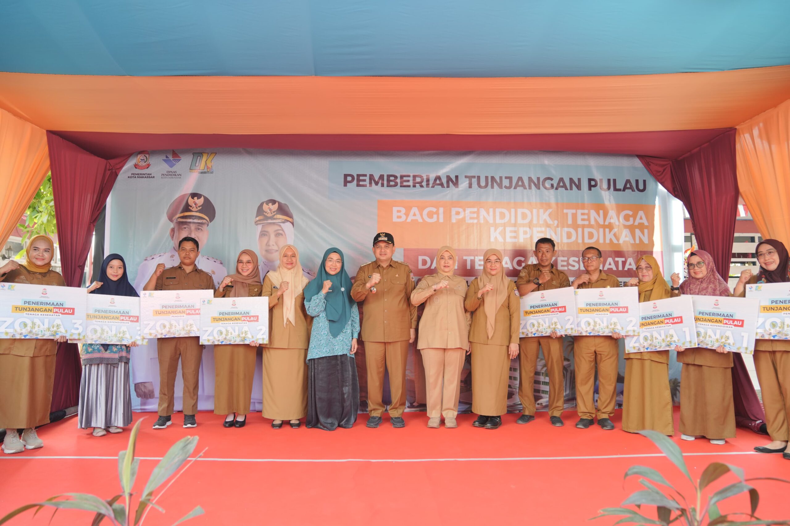 Munafri-Aliyah ke Pulau Serahkan Tunjangan untuk Tenaga Pendidik dan Kesehatan Kepulauan
