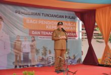 Apresiasi Untuk Guru dan Tenaga Kesehatan di Kepulauan Kota Makassar, Munafri Beri Tunjangan Khusus