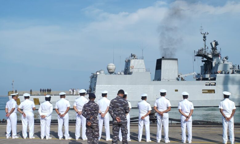 Kodaeral VI Lepas Kapal Perang India INS Kadmatt (P-29) di Makassar