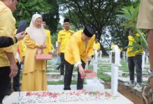 Munafri Pimpin Ziarah dan Tabur Bunga Peringati HUT Golkar ke-61 di TMP Panaikang