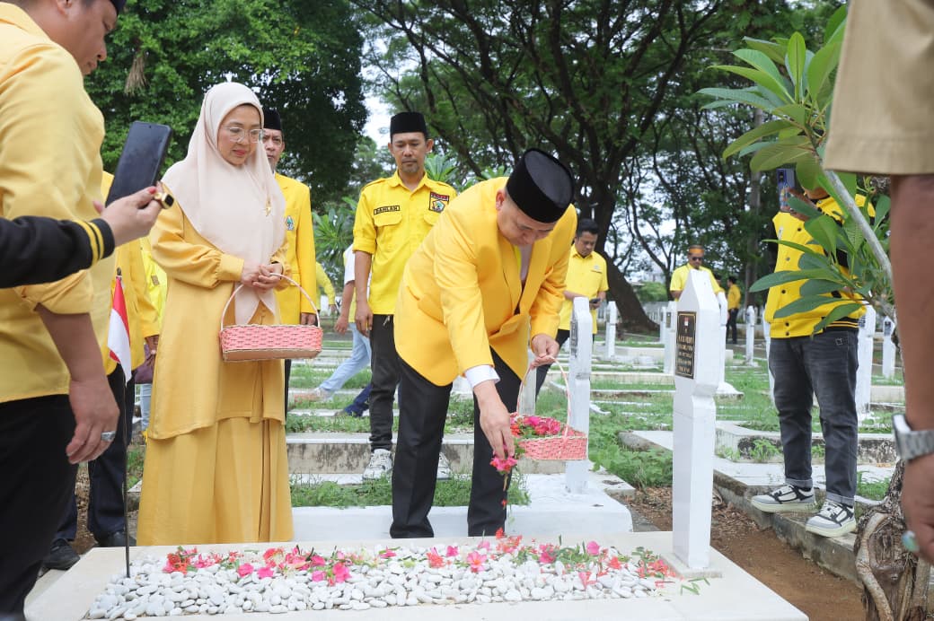 Munafri Pimpin Ziarah dan Tabur Bunga Peringati HUT Golkar ke-61 di TMP Panaikang