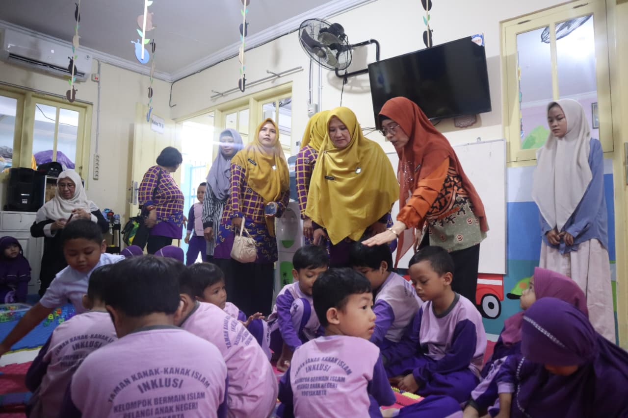 Pokja Bunda PAUD Kota Makassar Studi Tiru di TK Pelangi Anak Negeri Yogyakarta
