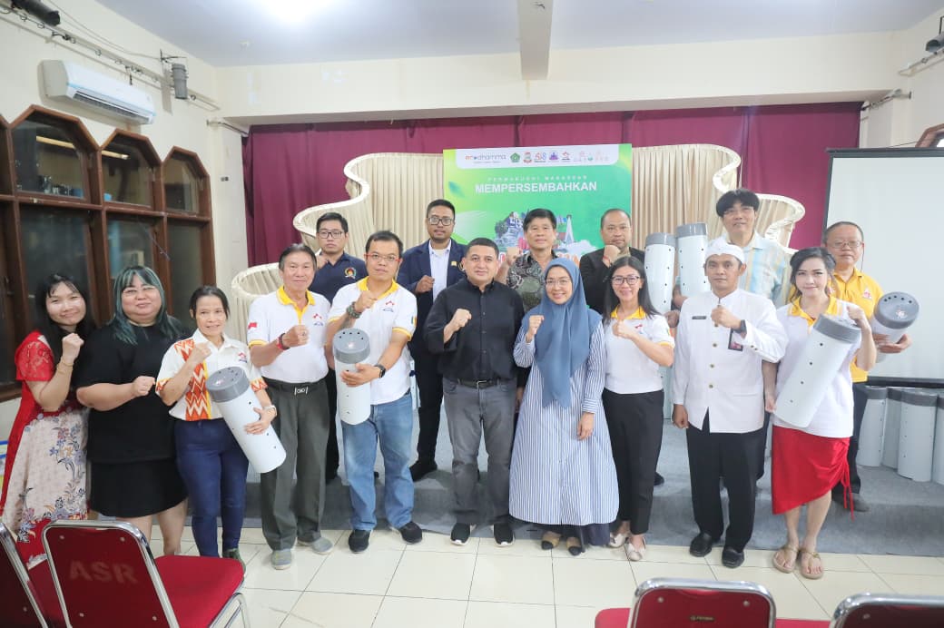 Wali Kota dan Ketua TP PKK Makassar Launching Program BioBerkah 1000 Pipa Biopori Permabudhi