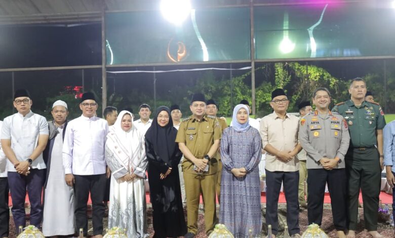 Munafri-Aliyah Ajak Jamaah Doakan Korban Tragedi 29 Agustus, Pemkot Makassar Tegaskan Komitmen Dukung Pembangunan Kantor Baru DPRD