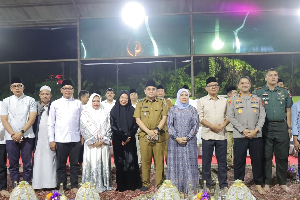 Munafri-Aliyah Ajak Jamaah Doakan Korban Tragedi 29 Agustus, Pemkot Makassar Tegaskan Komitmen Dukung Pembangunan Kantor Baru DPRD