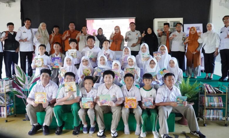 Sekolah Islam Athirah Dukung Literasi Kota Makassar Lewat Donasi Buku