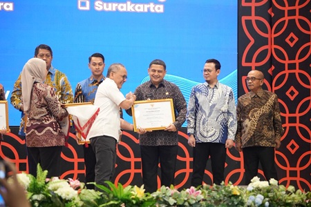 Pemkot Makassar Raih Penghargaan Top Nasional Dari BRIN