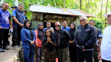 Jumat Berbagi Pemkab Gowa, Bupati Talenrang Kunjungi Warga Miskin Ekstrem dan Beri Bantuan ke Masjid
