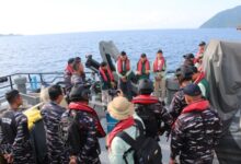 Kapal Perang KRI Marlin-877 Kodaeral VI Dukung Ekspedisi Rupiah Berdaulat di Pulau Kambuno