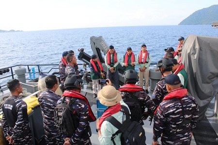 Kapal Perang KRI Marlin-877 Kodaeral VI Dukung Ekspedisi Rupiah Berdaulat di Pulau Kambuno
