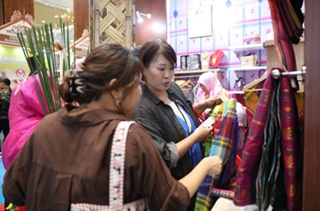 Koleksi Baju Bodo Dekranasda Makassar Ludes Terjual di Hari Kedua INACRAFT