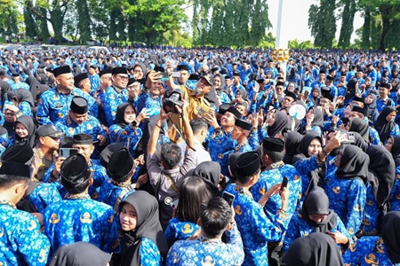 Lantik 4.047 PPPK Tahap 2 dan Paruh Waktu, Gubernur Andi Sudirman: Kedepankan Integritas dan Disiplin Kerja