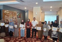 Wagub Sulsel Fatmawati Serahkan Santunan Kematian Pemprov Sulsel bagi Ahli Waris Korban Bencana