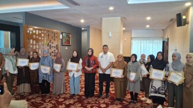 Wagub Sulsel Fatmawati Serahkan Santunan Kematian Pemprov Sulsel bagi Ahli Waris Korban Bencana