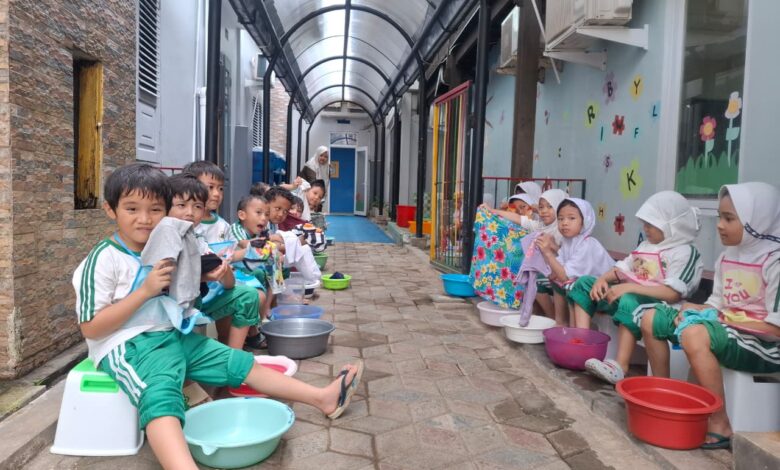 Ajarkan Kemandirian, TK Islam Athirah Racing Centre Gelar Kegiatan Practical Life