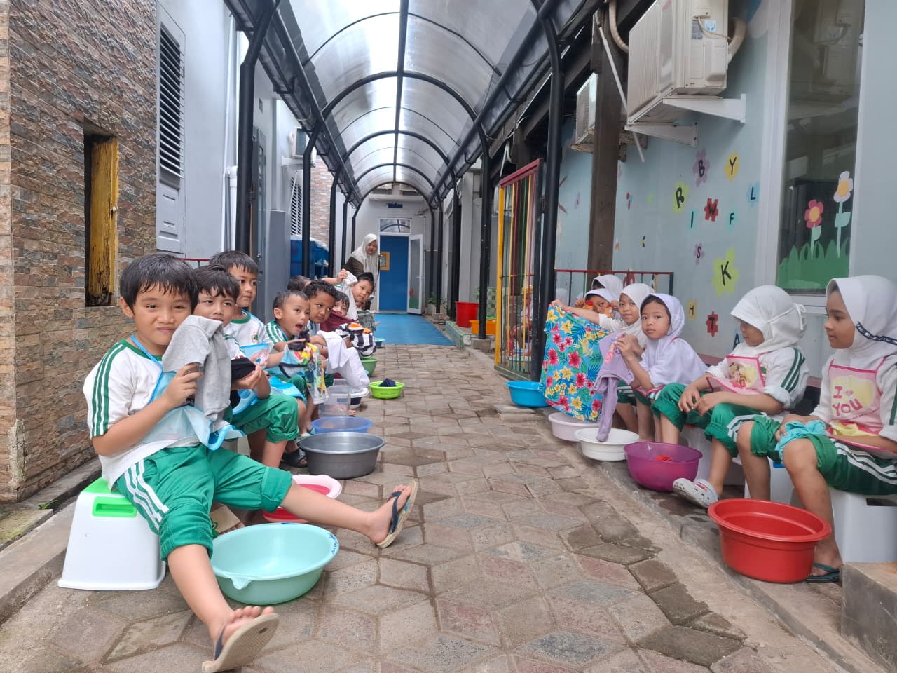 Ajarkan Kemandirian, TK Islam Athirah Racing Centre Gelar Kegiatan Practical Life