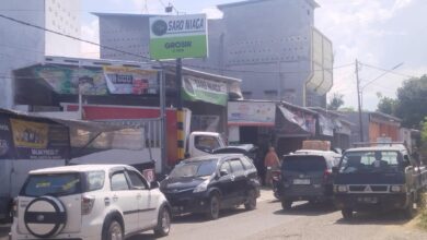 Aktivitas Bongkar Muat di Badan Jalan, Toko Grosir di Watampone Dikeluhkan Warga