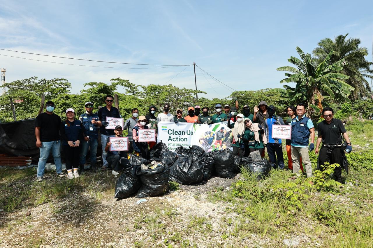 Huabao Indonesia Galakkan Budaya Hidup Bersih, Gelar Cleanup Action di Desa Ambunu