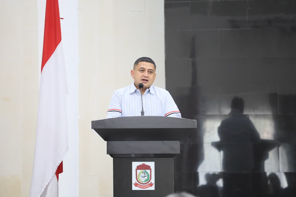 Usai Upacara HUT Kota ke-418, Wali Kota Makassar dan Kepala SKPD Syukuran Santai Potong Tumpeng di Rujab