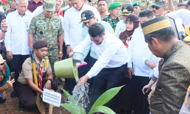Dukung Program Strategis Nasional, Dankodaeral VI bersama Mentan Launching Gemerlap di Selayar
