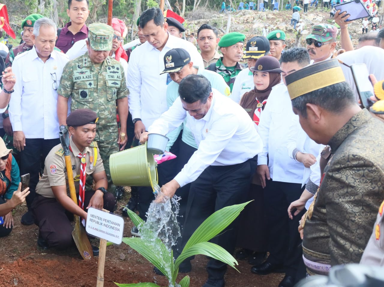 Dukung Program Strategis Nasional, Dankodaeral VI bersama Mentan Launching Gemerlap di Selayar