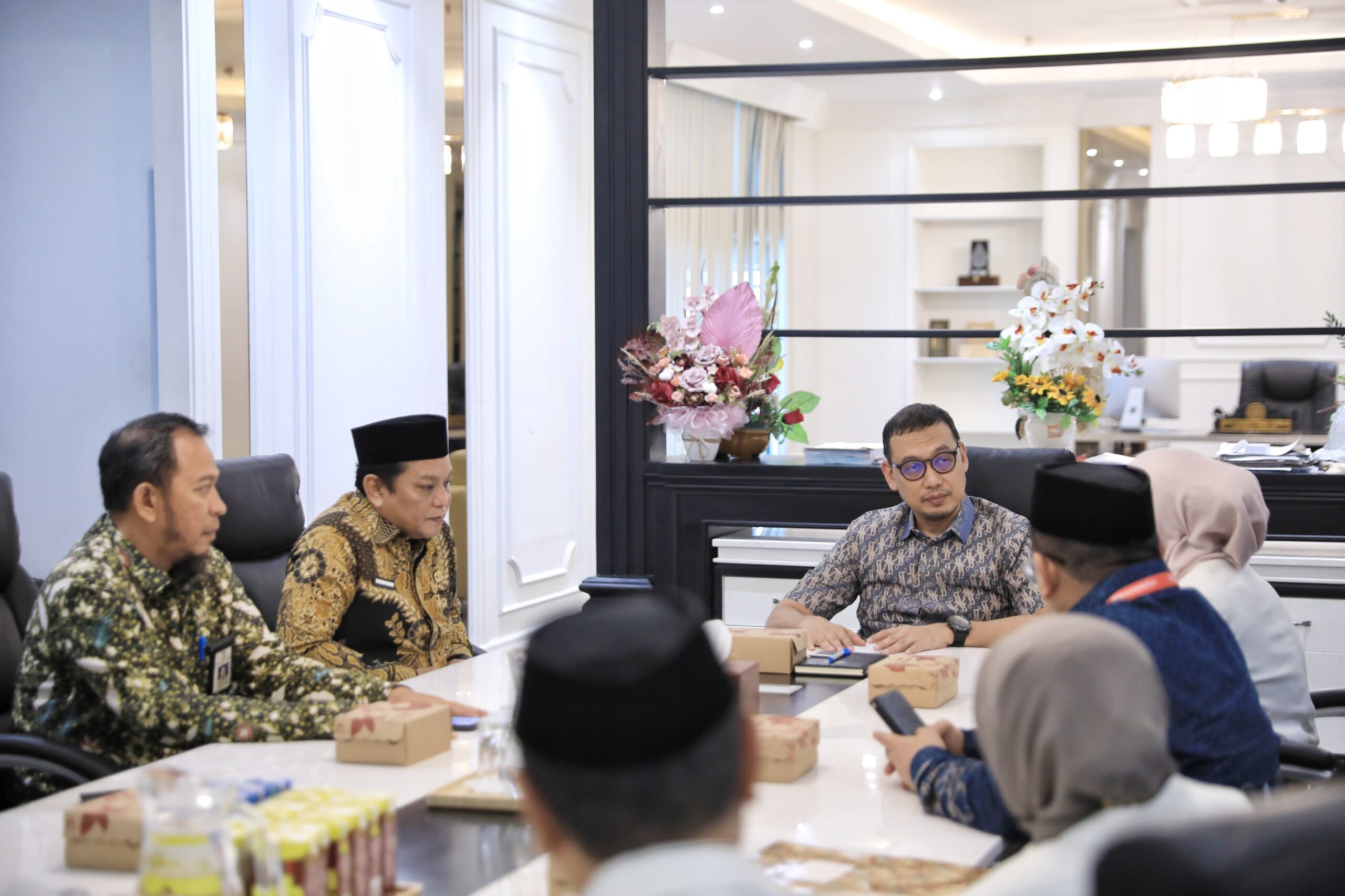 Sekda Zulkifly: Pemkot Siap Bersinergi di Kegiatan Makassar Bersholawat