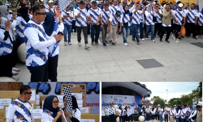 Sekda Kota Palu Lepas Peserta Jalan Sehat HUT ke-54 Korpri