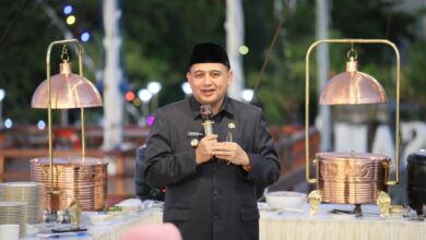 Munafri–Aliyah Ajak Wamen Anis Matta Nikmati Pesona Sunset dan Pinisi di Losari