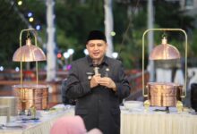 Munafri–Aliyah Ajak Wamen Anis Matta Nikmati Pesona Sunset dan Pinisi di Losari