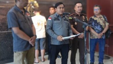 Tim Tabur Kejati Sulsel Tangkap Tony Gosal Buronan Kejari Jayapura Kasus Pemalsuan Surat
