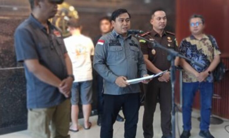 Tim Tabur Kejati Sulsel Tangkap Tony Gosal Buronan Kejari Jayapura Kasus Pemalsuan Surat
