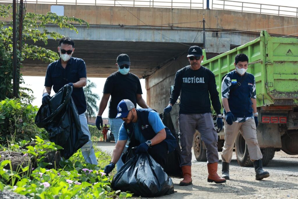 Huabao Indonesia Galakkan Budaya Hidup Bersih, Gelar Cleanup Action di Desa Ambunu