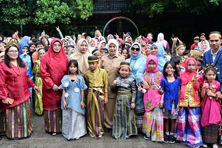 Aliyah Mustika Rayakan Peringatan HGN dan HUT ke-80 PGRI Bersama Murid dan Pendidik