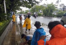 Hujan Deras Mengguyur Kota Makassar, Dinas PU Kerahkan 40 Satgas Tangani Genangan di Titik Kritis