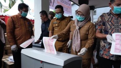 Pemkab bersama Kejari Gowa Musnahkan Uang Rupiah Palsu
