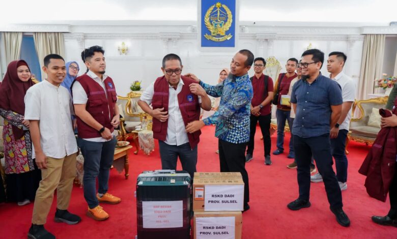 Gubernur Sulsel Lepas Tim Medis dan TRC, Siap Bentuk Posko Kedaruratan di Aceh, Sumut dan Sumbar