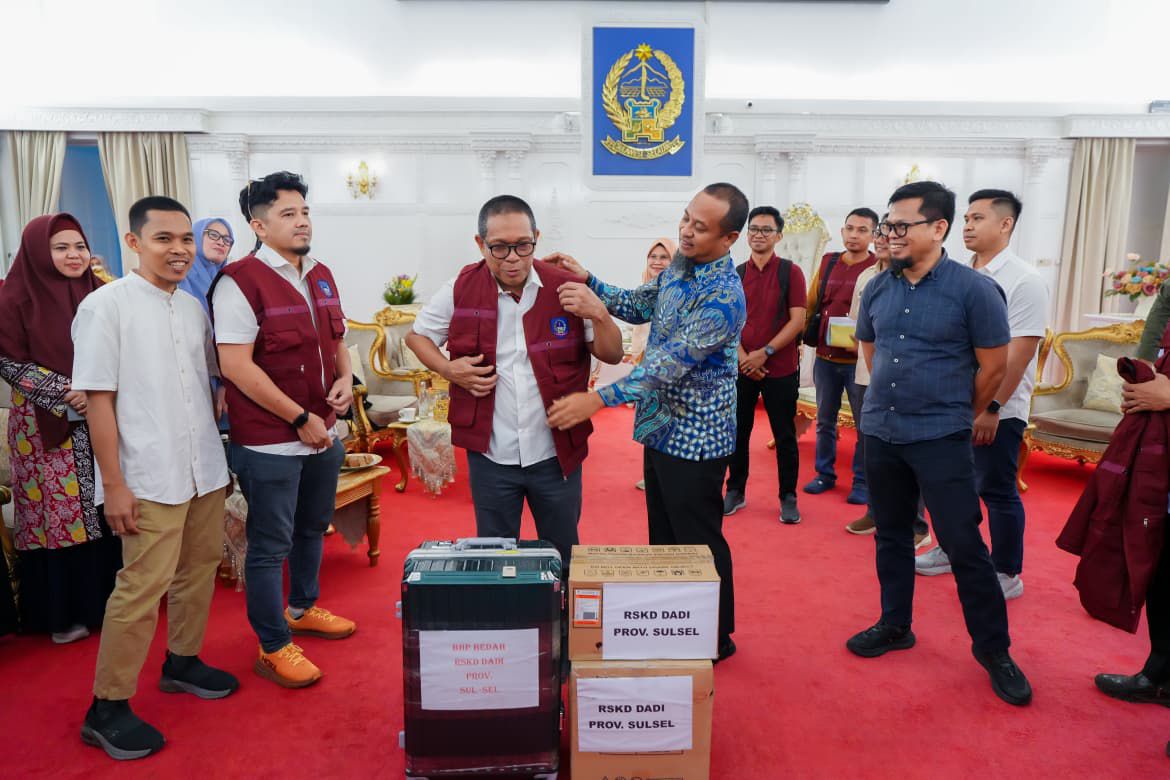 Gubernur Sulsel Lepas Tim Medis dan TRC, Siap Bentuk Posko Kedaruratan di Aceh, Sumut dan Sumbar