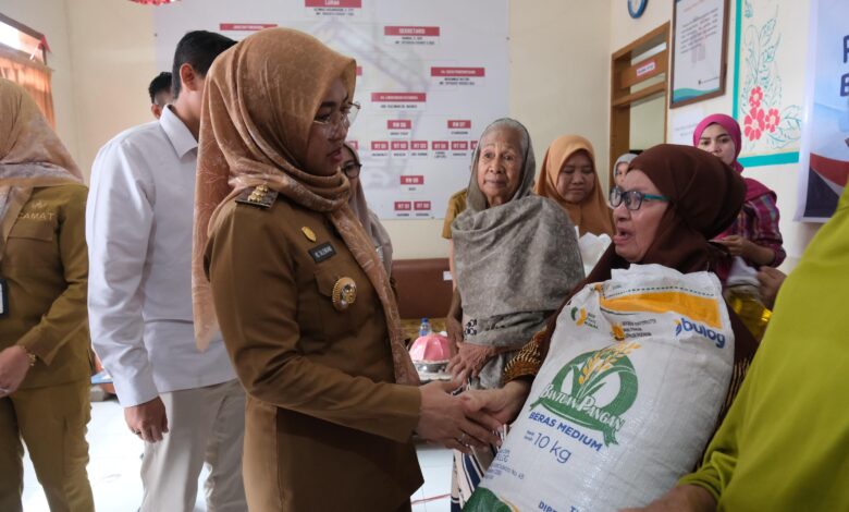 Pemkab Gowa Salurkan Beras BPNT Alokasi Oktober-November di Katangka