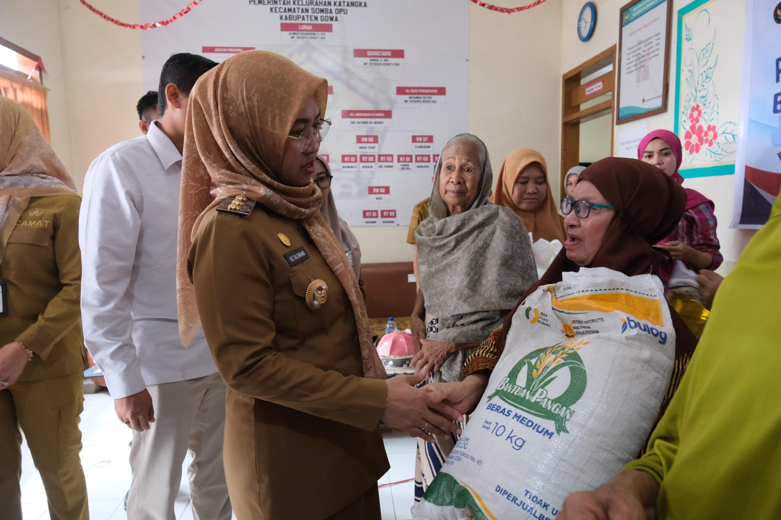 Pemkab Gowa Salurkan Beras BPNT Alokasi Oktober-November di Katangka
