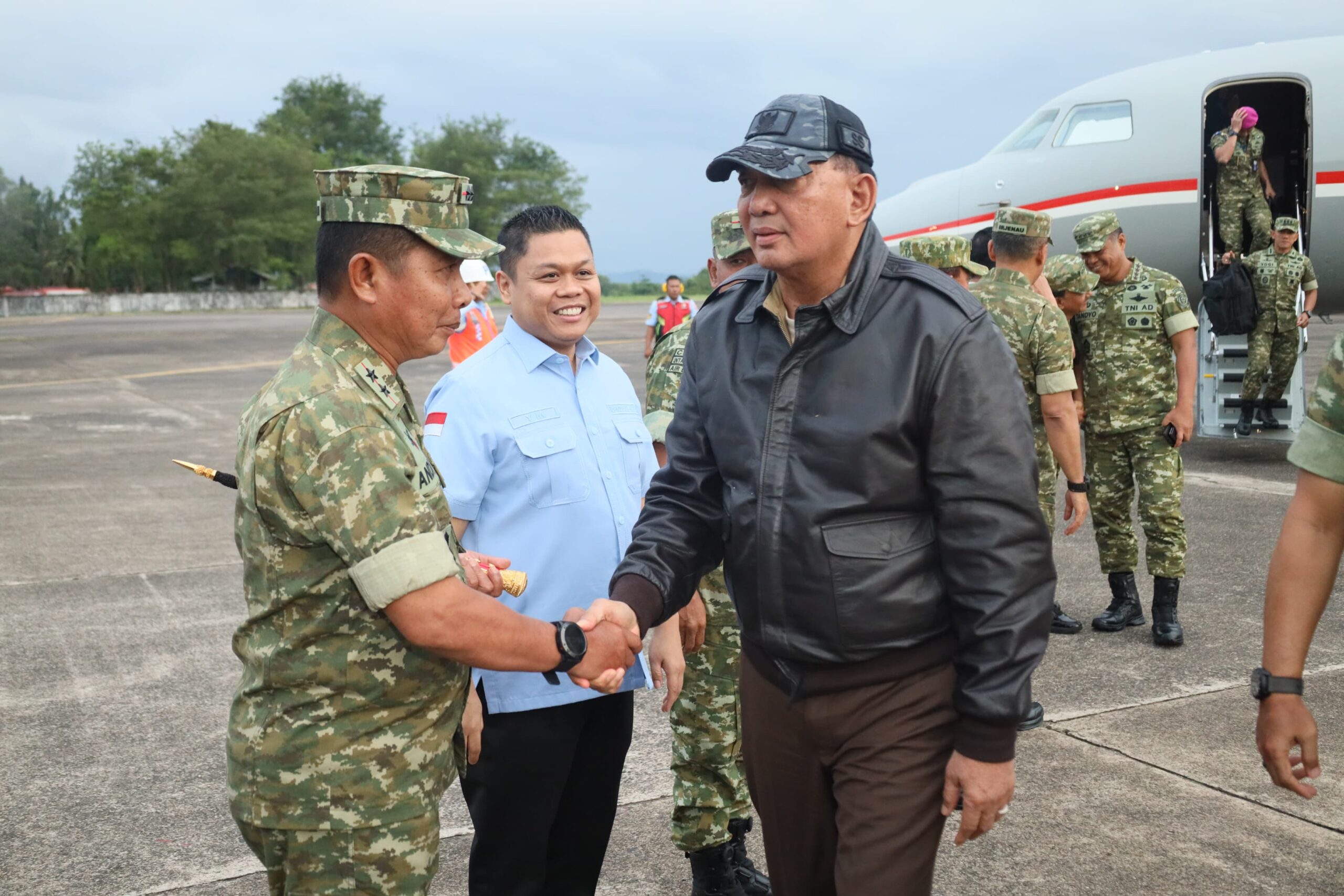 Dankodaeral VI Sambut Kedatangan Menhan RI di Lanud Sultan Hasanuddin Makassar