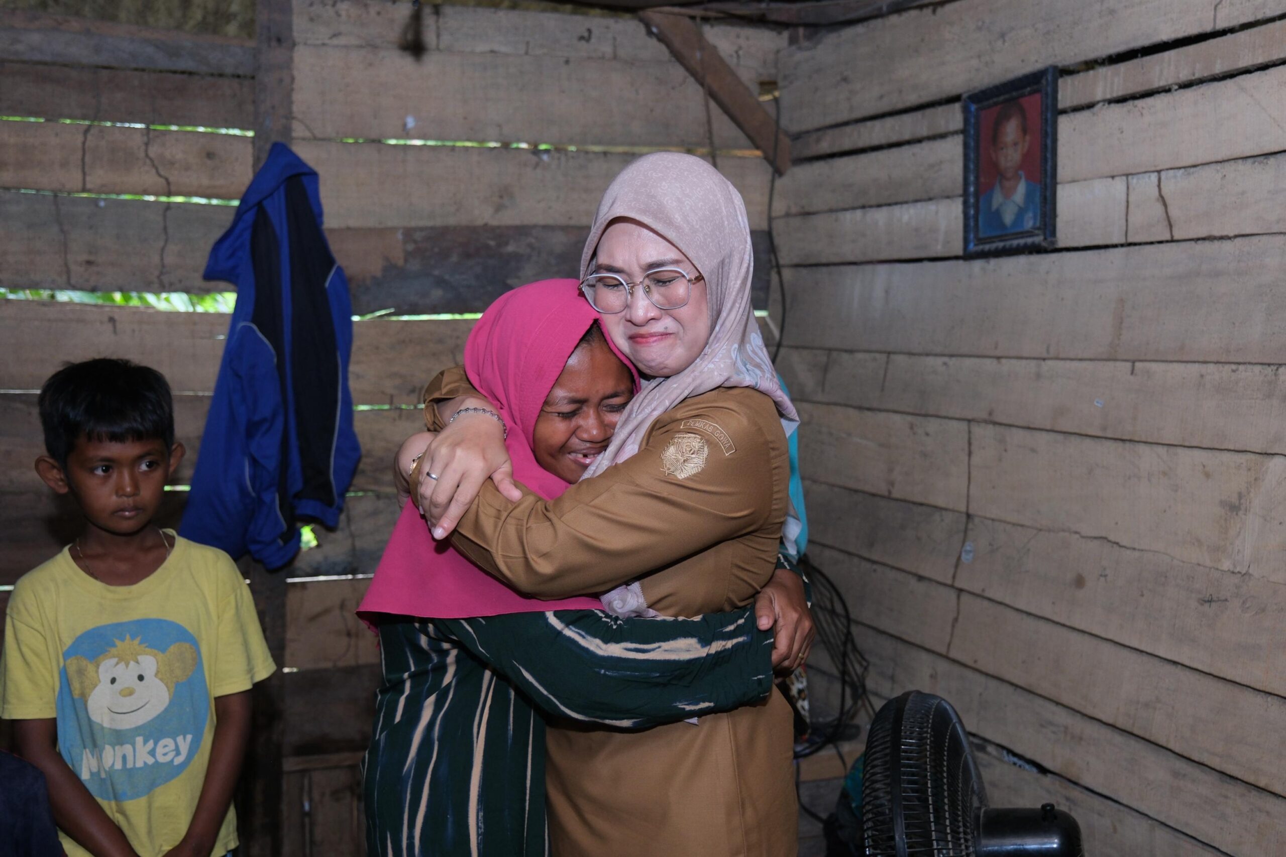 Bupati Gowa Kembali Turun Langsung Bantu Masyarakat Miskin Ekstrem di Pattallassang