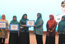 TP PKK Sulsel Salurkan Bantuan UMKM pada Pembukaan Pelatihan Kader Posyandu